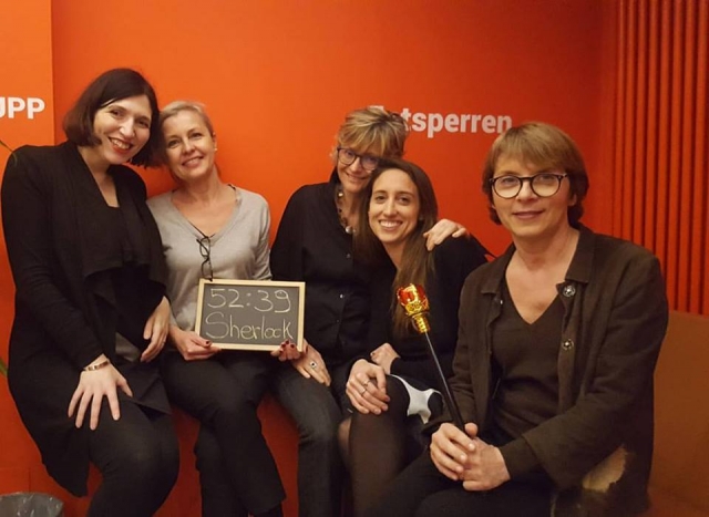 妇女处于神秘状态