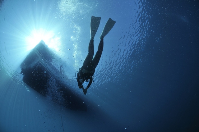  underwater 