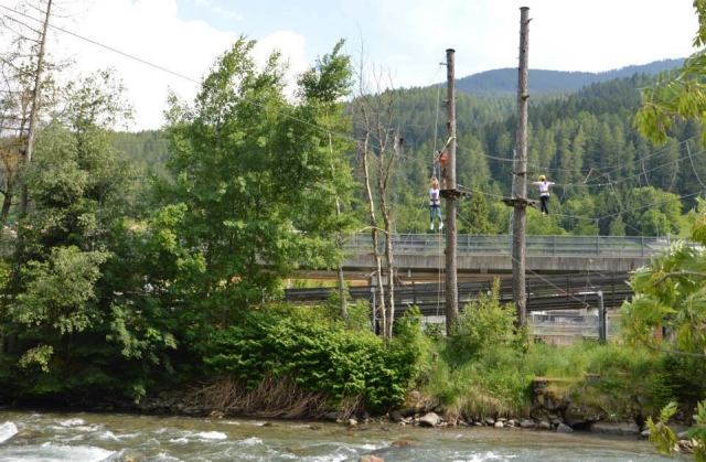 冒险公园的悬浮路径