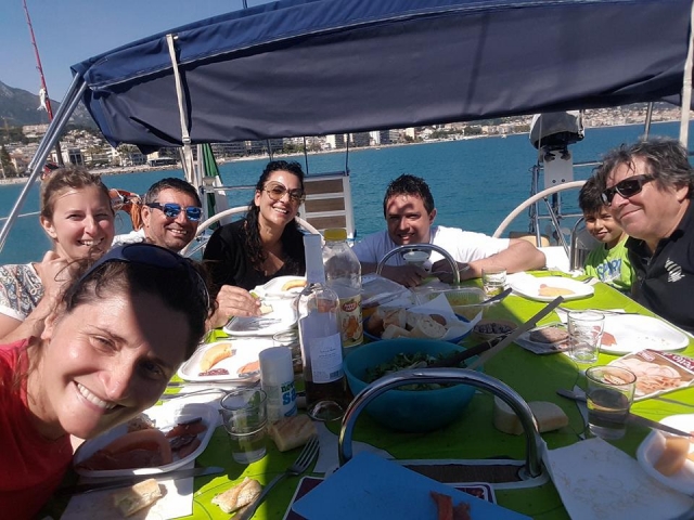  Almuerzo a bordo 