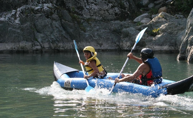 Pagaiando sul fiume