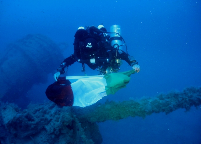  At the bottom of the sea 