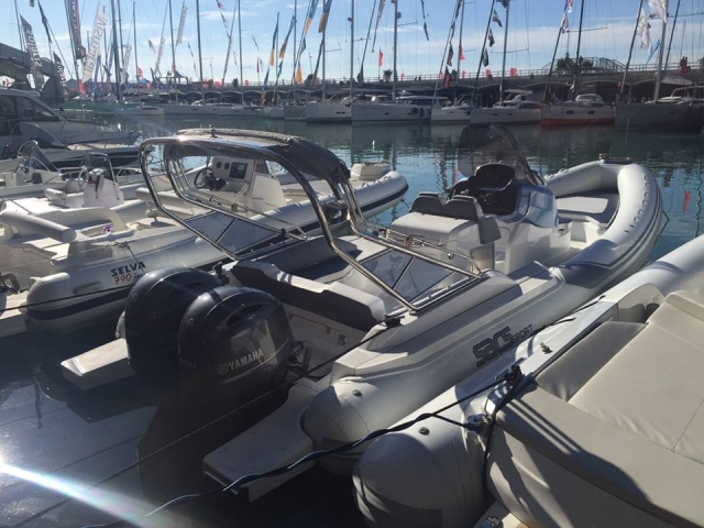  在卡塔尼亚码头 