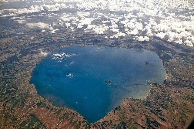  The splendid lake from above 