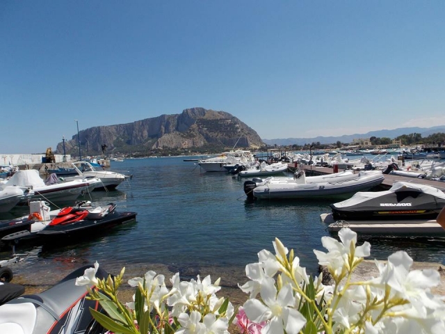  Wir erwarten Sie im Golf von Mondello 