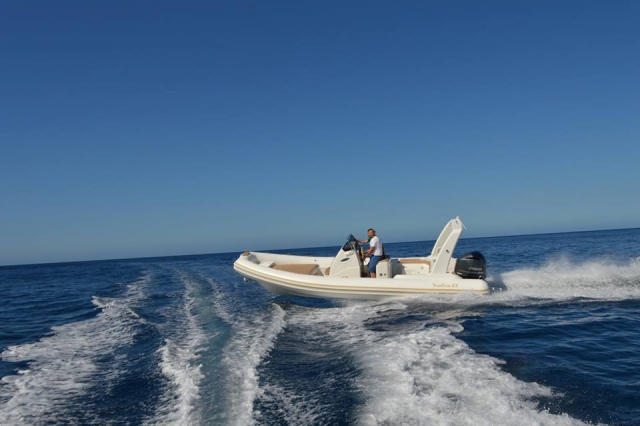 在西西里岛航行