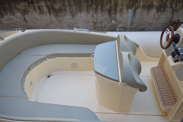 与我们一同登船