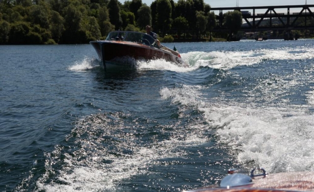 带司机的船租赁