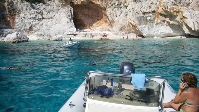 Excursion in inflatable boat 