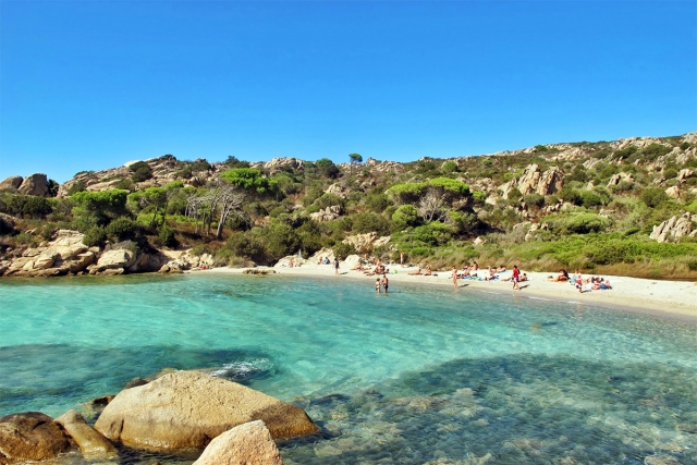  Cala Serena en la isla de Caprera 