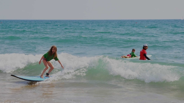  Les premières vagues 