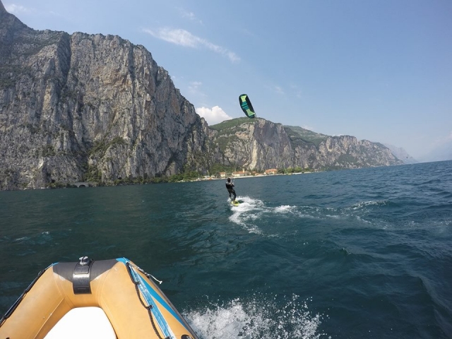  Istruttori in gommone e allievo in acqua! 