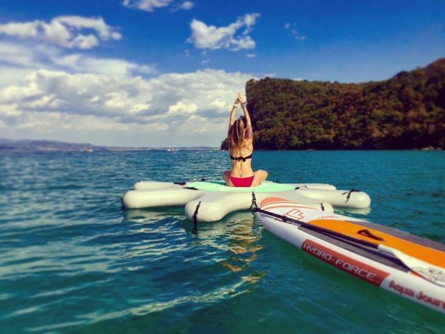  Yoga in the middle of Lake Garda 