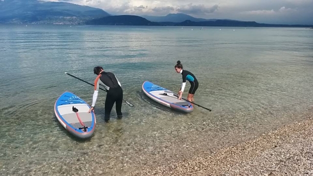  Windsurfing no lago 