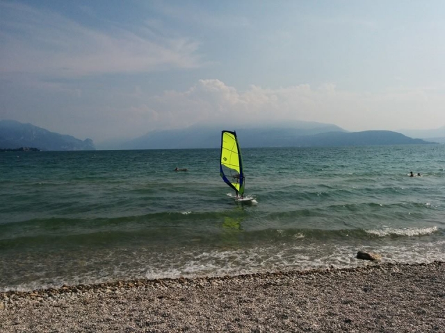 e-19742103-windsurf-sul-lago15003791726413.jpg