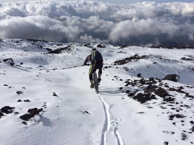  pedalando na neve 