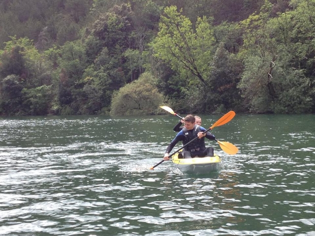  ¡ven y descubren las bellezas del lago cavedine en kayak 