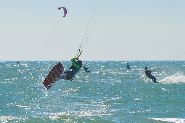  Kitesurf en agua 