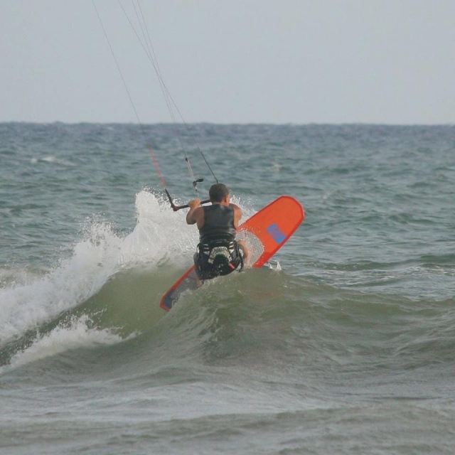 Con il kite sulle onde