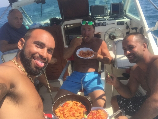 e-19742269-un-bel-pranzo-con-pesce-freschissimo15006566878516.jpg