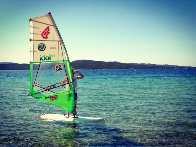 Con il windsurf a Porto Pollo