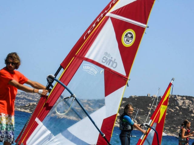 Corsi di windsurf per bambini a Porto Pollo