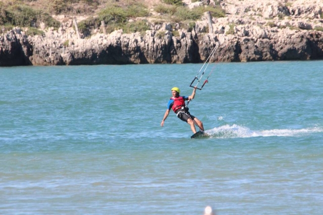  Kitesurf lessons 