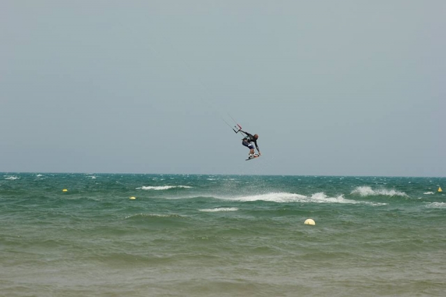  Acrobatics with kitesurf 
