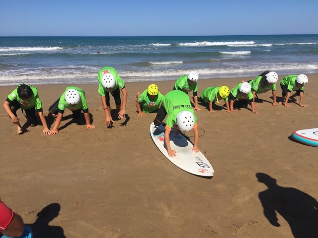  Cursos de surf para crianças 