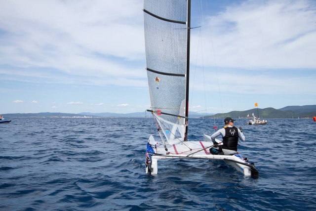 Navigando con il catamarano in Toscana