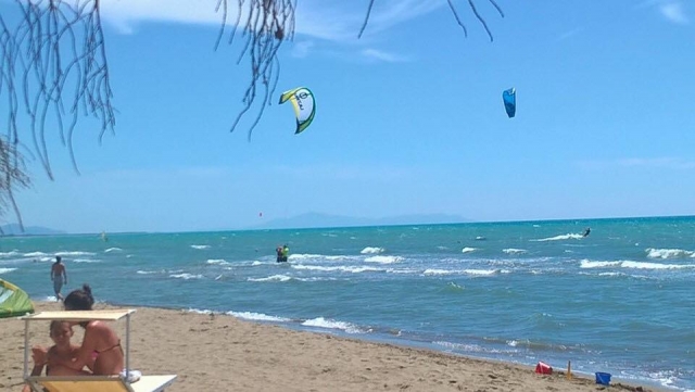  Kitesurf sur les vagues 
