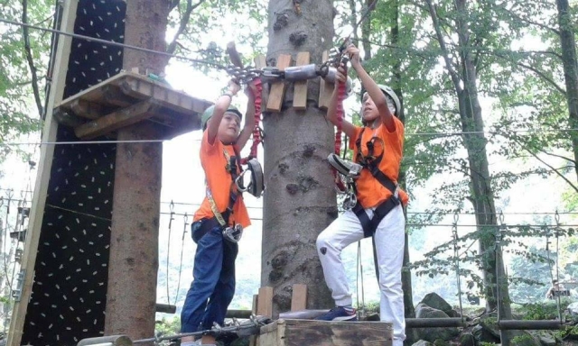 Assicurando i moschettoni