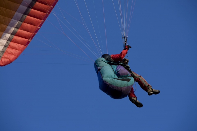 paragliding-2154568_960_720.jpg