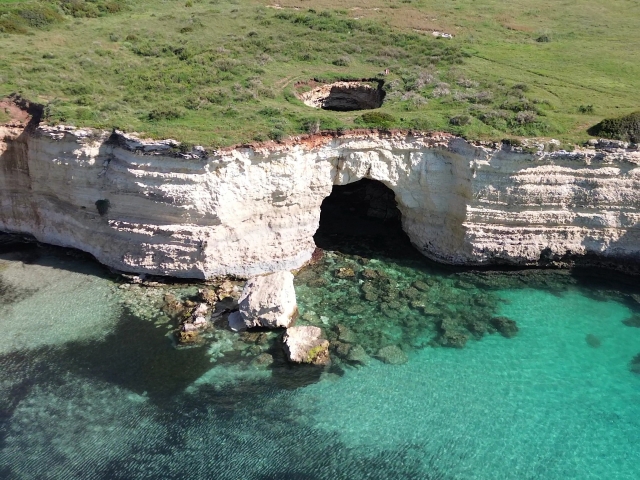 e-19742664-21-grotta-sfondata-salento-gite-in-barca170438791517043884561492.jpg