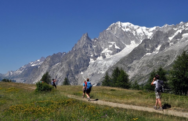  Trekking dans les montagnes 