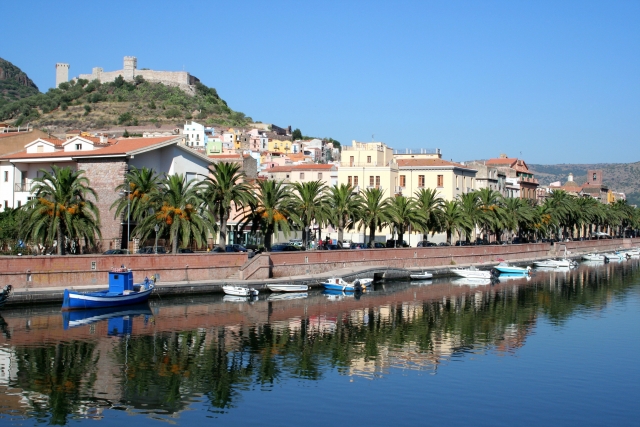  Bosa y el Castillo de Malaspina del Fiume Temo 