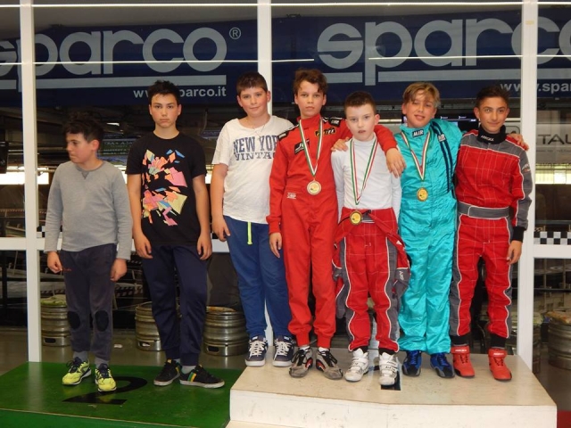 premiazioni sul podio