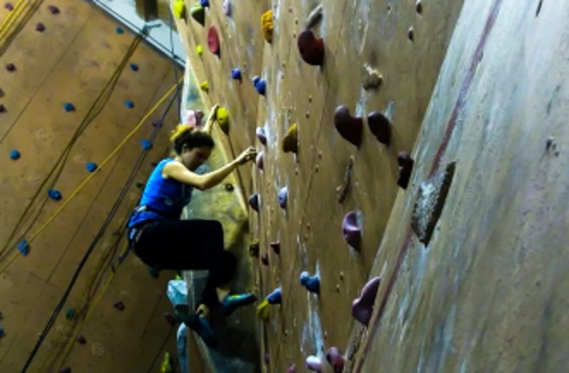 e-19743332-arrampicata-palestra-roccia-215042673691985.jpg