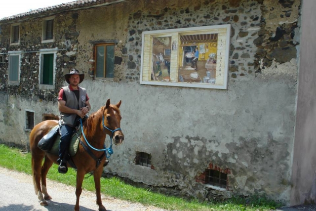  Trekking on horseback 