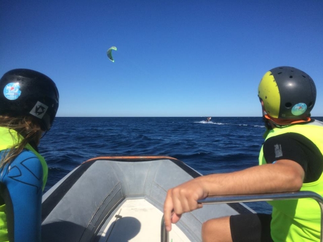 assistance du canot pneumatique