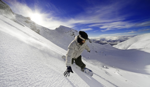 lanciati con lo snowbard