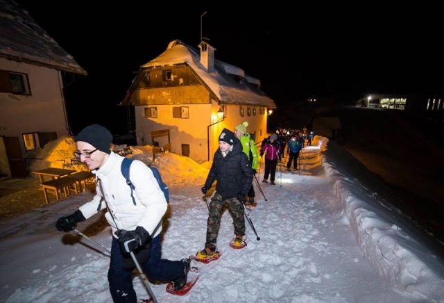  caminar en las raquetas de nieve 