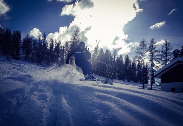 Salti sulla neve fresca