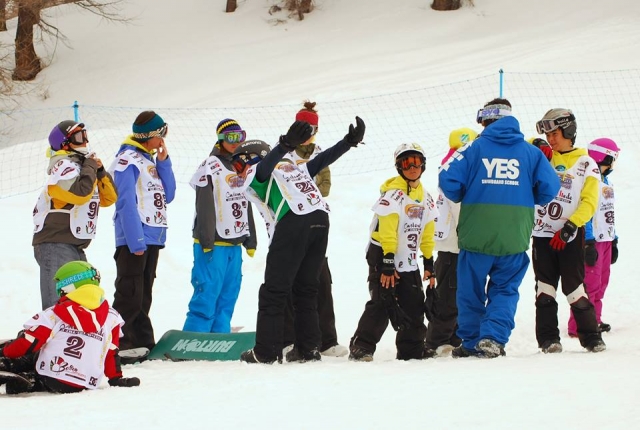 Grapping with the snowboard 