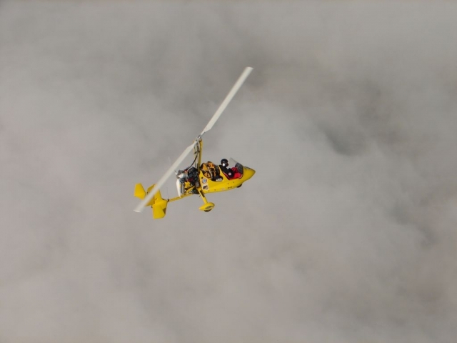  Autogiro en action 