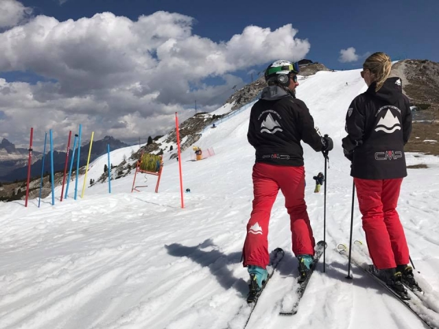  Les skis aux pieds 