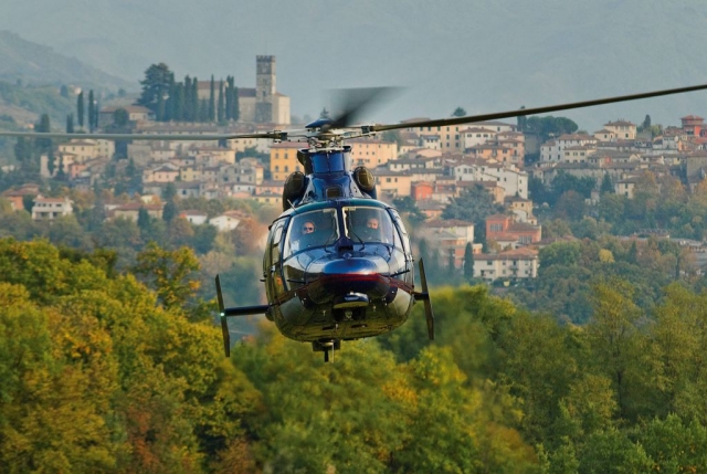 uno dei nostri elicotteri in partenza