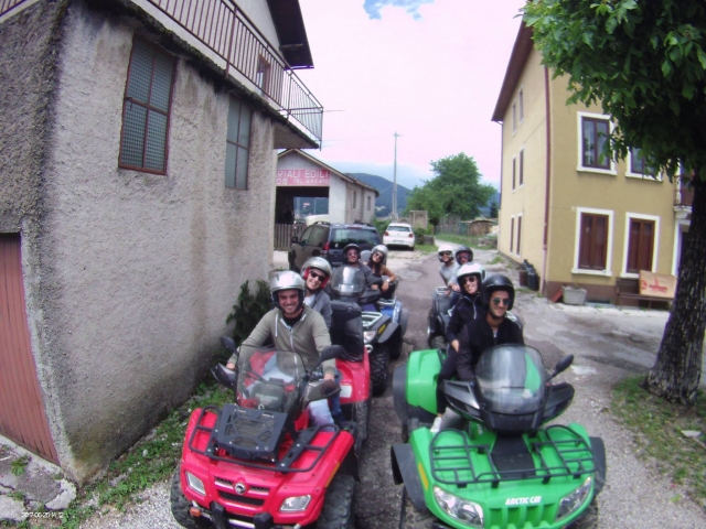 vieni con i tuoi amici a fare un'esperienza unica