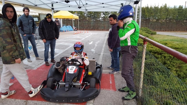 准备在赛道上竞赛