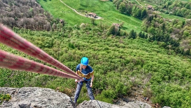  abseiling 
